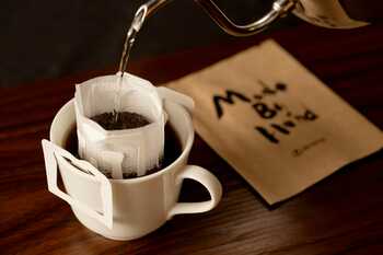 鮮度を極限まで追求するための“手仕事”という答え。新商品『Made By Hand（メイド バイ ハンド）』を発売