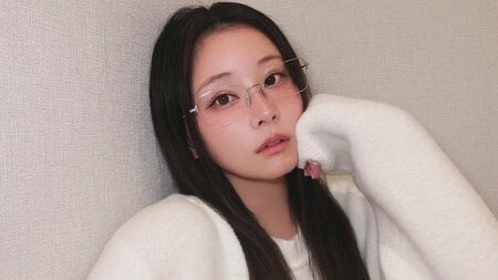 「雰囲気変わった」重盛さと美 ばっさりヘアカットのイメチェン姿を公開！「くびれも自慢したい奴」スタイル際立つショットにも注目