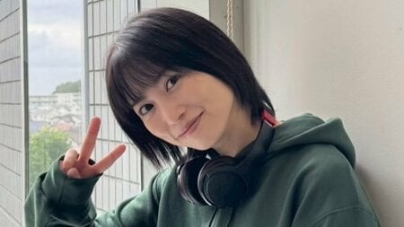 志田未来 "思いを寄せる人たち”を前に満面の笑み披露！推しメガネ＆Tシャツ姿で臨んだ参戦ショットに「眼福やー！！」