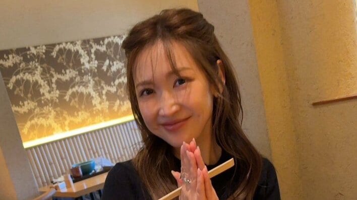 紗栄子 17歳長男＆15歳次男の2ショットを公開！自宅で誕生日をお祝いする様子や一緒にお買い物を満喫する姿も「最高のママだね」