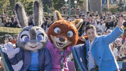 ディズニーランドに上戸彩がサプライズ登場！ジュディ＆ニックとシンデレラ城をバックにリアル共演「幸せな気持ちになりました」映画『ズートピア2』公開記念