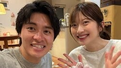 愛くるしさ満点生後1カ月長女が“風船遊び”に夢中な姿を公開！華金カップル 小さなおててをバンザイ我が子との幸せショットに「尊すぎる」