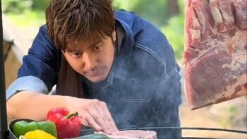 「スパイスの数すごい」速水もこみち キャンプの域を超えた本格的な料理姿や豪華な料理に絶賛の声「こんな彼だったら…」「素敵」