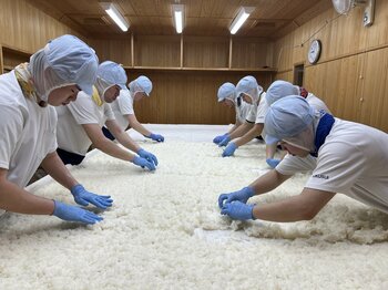日本酒の奥深さを五感で味わう酒造り体験。