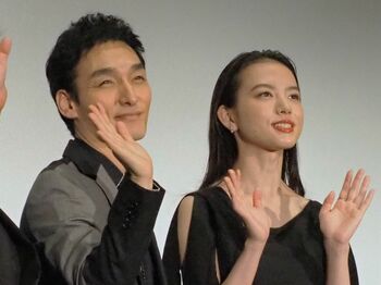 草彅剛“白黒はっきりさせたいこと”で「腸にもいいですからね」と市村正親の回答に便乗し笑いを起こす！清原果耶、中川大志らも登壇