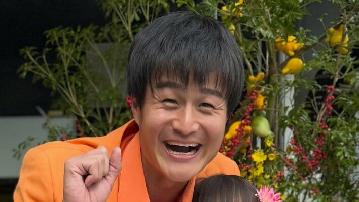 ティモンディ高岸 長女との七五三ショット公開！花柄の着物姿で元気いっぱいにポーズを決める様子に「ステキな親子写真」とファンほっこり