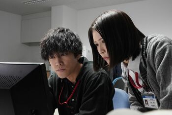 川本（長濱ねる）の同級生が救急搬送！担当医の不審な診察を捜査することに『院内警察』第8話予告