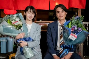 波瑠＆間宮祥太朗が笑顔のクランクアップ「こんなに自由にやったことはない」