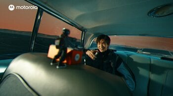 目黒蓮が“ミニREN”と車内でパーティータイム！全身でリズムをとりながらセルフィ―！ノリノリで楽しむ新CM撮影舞台裏