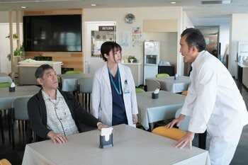 湖音波（橋本環奈）は旧友のために暴走する潮五郎（吉田鋼太郎）に困惑！そして明らかになる颯良（宮世琉弥）の悲しい過去＜『ヤンドク！』第6話完全版＞