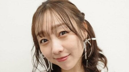 須田亜香里 10cmバッサリのイメチェン姿を公開！軽やかなヘアスタイルでのどアップ上目遣いショットに「大人お姉さん」「似合っとる」