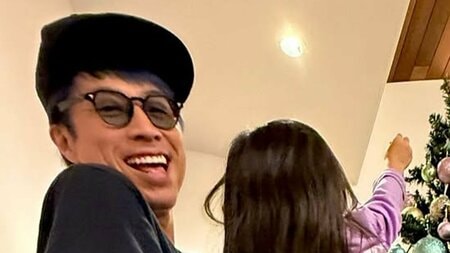 田村淳 自宅の豪華クリスマスツリーを披露！「夢のような」娘たちと飾り付けする心温まる家族写真に「幸せ感じます」