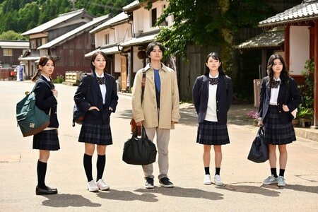 サバ缶、ついに宇宙へ！朝野（北村匠海）は打ち上げ見学のため彩花（池端杏慈）ら5期生と種子島へ向かうが…『サバ缶、宇宙へ行く』最終話予告