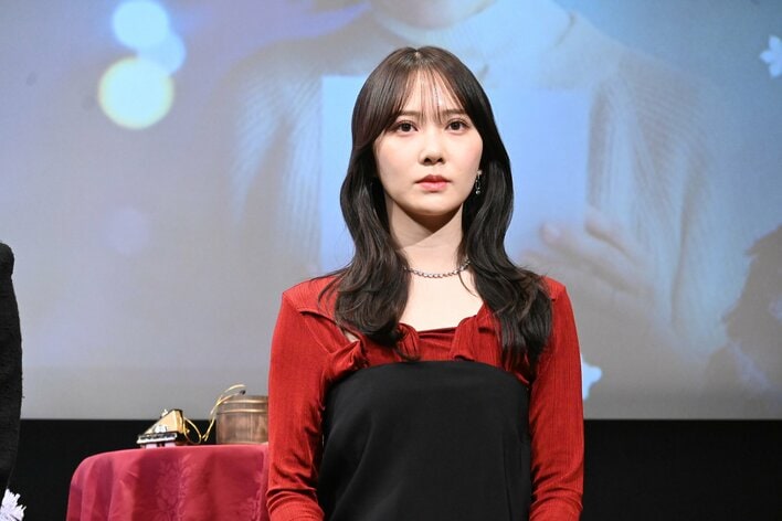 【写真】興奮気味にドラマ撮影のエピソードを語る加藤史帆の写真を見る