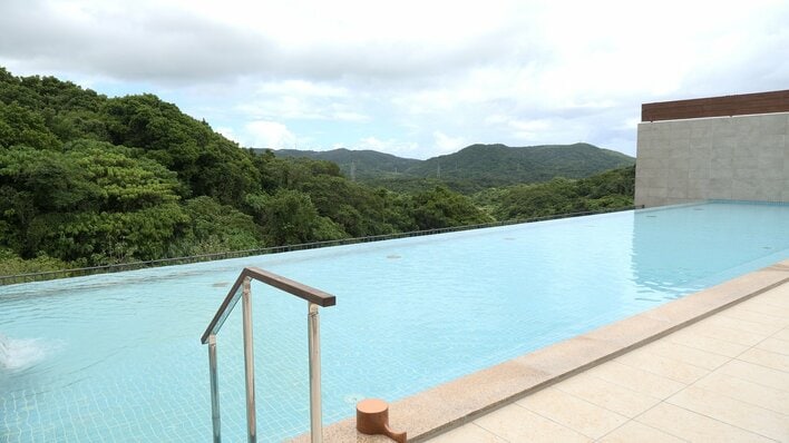 【画像22枚】絶景レストランでのフードや大自然望めるスパの写真を見る