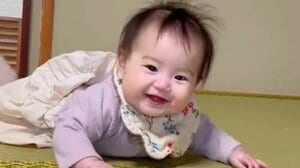 「何回も見ちゃいました」なぜ手が…？生後6ヵ月赤ちゃんの“人生1周目すぎる”リアクションが「天使すぎ」と話題に！【激かわキッズ奇跡の瞬間】