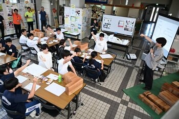 【千葉県袖ケ浦市×千葉大学（ 中高生のための居場所づくり事業）】第２回ワークショップ「ブロックで居場所をデザインしよう！」居場所でやりたいことを机の天板デザインに反映。素敵なデザイン案ができました。