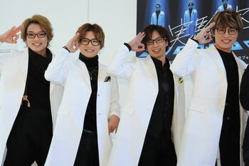 宇宙Six 白衣×メガネで「エロい作品に！？」マギーとコラボし4人だけの舞台挑戦