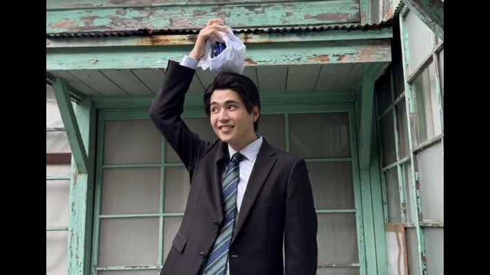 【実際の投稿】おちゃめな笑顔にキュン♡中沢元紀の写真を見る