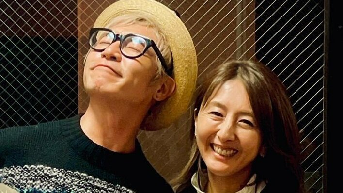 つるの剛士 妻作“プロ級”手編みニットを着こなし！待望の着用ショット披露で反響「愛がいっぱい」「ぬくもり倍増」