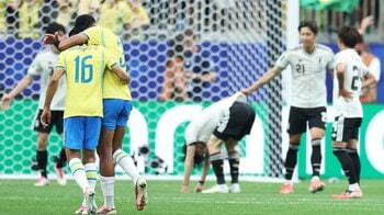 「絆を感じる瞬間」日本戦でのスポーツマンシップあふれる光景に感動の嵐！元チームメイト同士の熱いハグも【サッカーFIFAワールドカップ2026】
