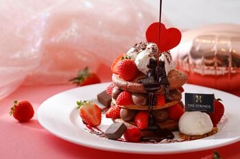 甘酸っぱいいちごたっぷり！『メルティーラブ ストロベリー&ショコラパンケーキ』新登場