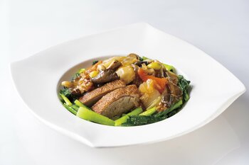 歴代の人気メニューが復刻。京王プラザホテル開業55周年の節目に伝統の味が蘇る「55周年開業記念フェア」を開催