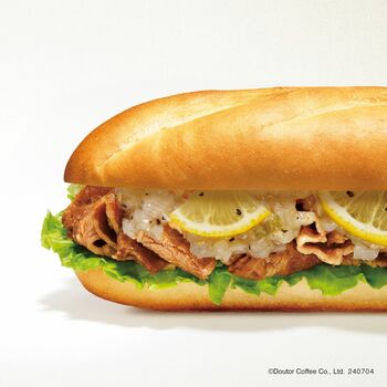 ドトールコーヒー 4種の“牛カルビサンド”登場　『濃厚チーズソース』 さっぱり『ねぎ塩レモン』など　桃のミルクレープも新登場！