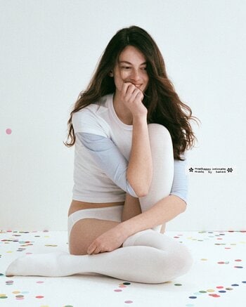 madhappyがHanesとのパートナーシップによる初コレクションを発表