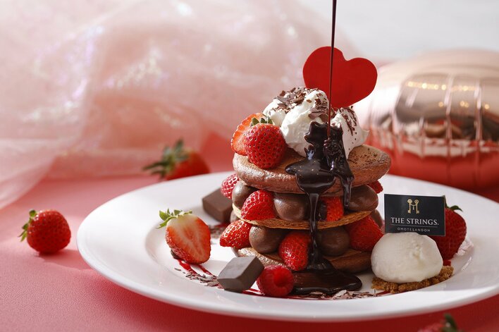 甘酸っぱいいちごたっぷり！『メルティーラブ ストロベリー&ショコラパンケーキ』新登場