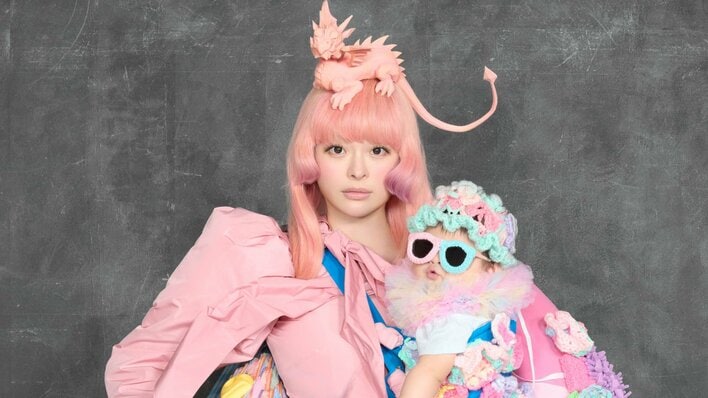 きゃりーぱみゅぱみゅ 0歳ベビーと2Sのアー写が話題！カラフル衣装の新