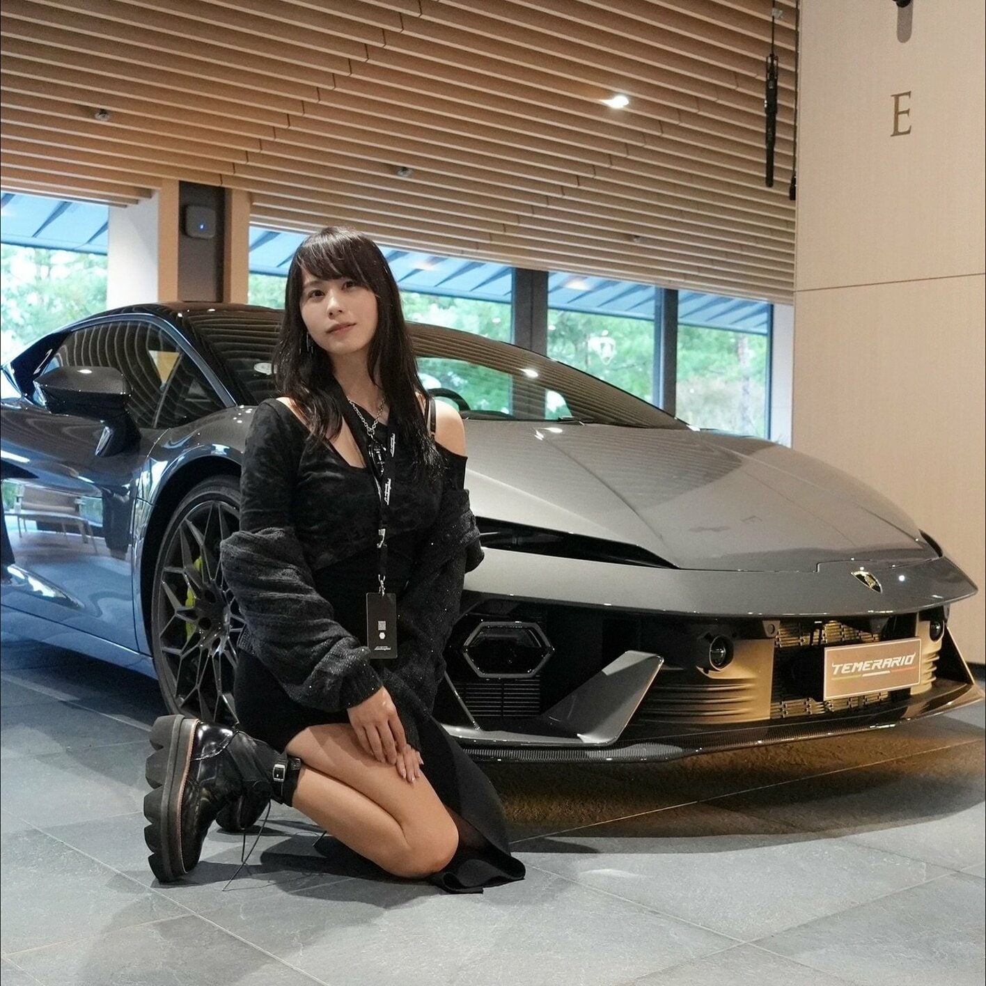 新型超高級車を衝動買い!人気YouTuber・あま猫 近未来感あるボディに目を奪われる車とのツーショットに「スゴすぎる!」と反響 | めざまし ...