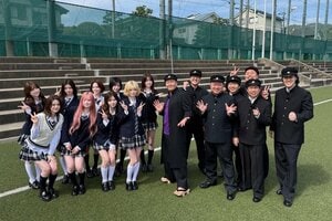 NiziUがフルメンバーで初参戦！チョコレートプラネット・長田庄平の母校で「学校かくれんぼ」開催『新しいカギ』