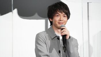 神木隆之介、ゲームコントローラーについて熱弁するも…中村倫也に奪われる