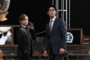 ある私鉄沿線で連続殺人が発生！薪（板垣李光人）は同じ私鉄の満員電車内で起こった未解決の刺殺事件との関連を疑い…『秘密』第4話予告