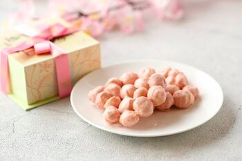 【ザ・カハラ・ホテル＆リゾート 横浜】桜の香りと塩味が重なり合う、春だけの和の美。「マカダミアナッツチョコレート 桜 - SAKURA - 」数量限定販売