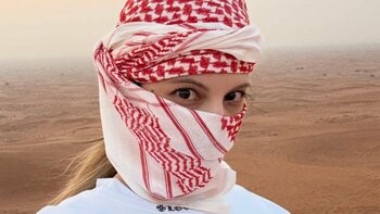 “30階プール”でビキニ姿！マギー ドバイ砂漠で”アクセル踏みっぱなし”ドライブスキルも披露！エキゾチックなプライベートショットに「CGかと思った」