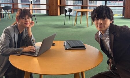 石原さとみ＆JO1・川西拓実に「神ツーショすぎる」「女神と天使」の声！川西の“ひょっこりショット”も『ポリティカルパン』