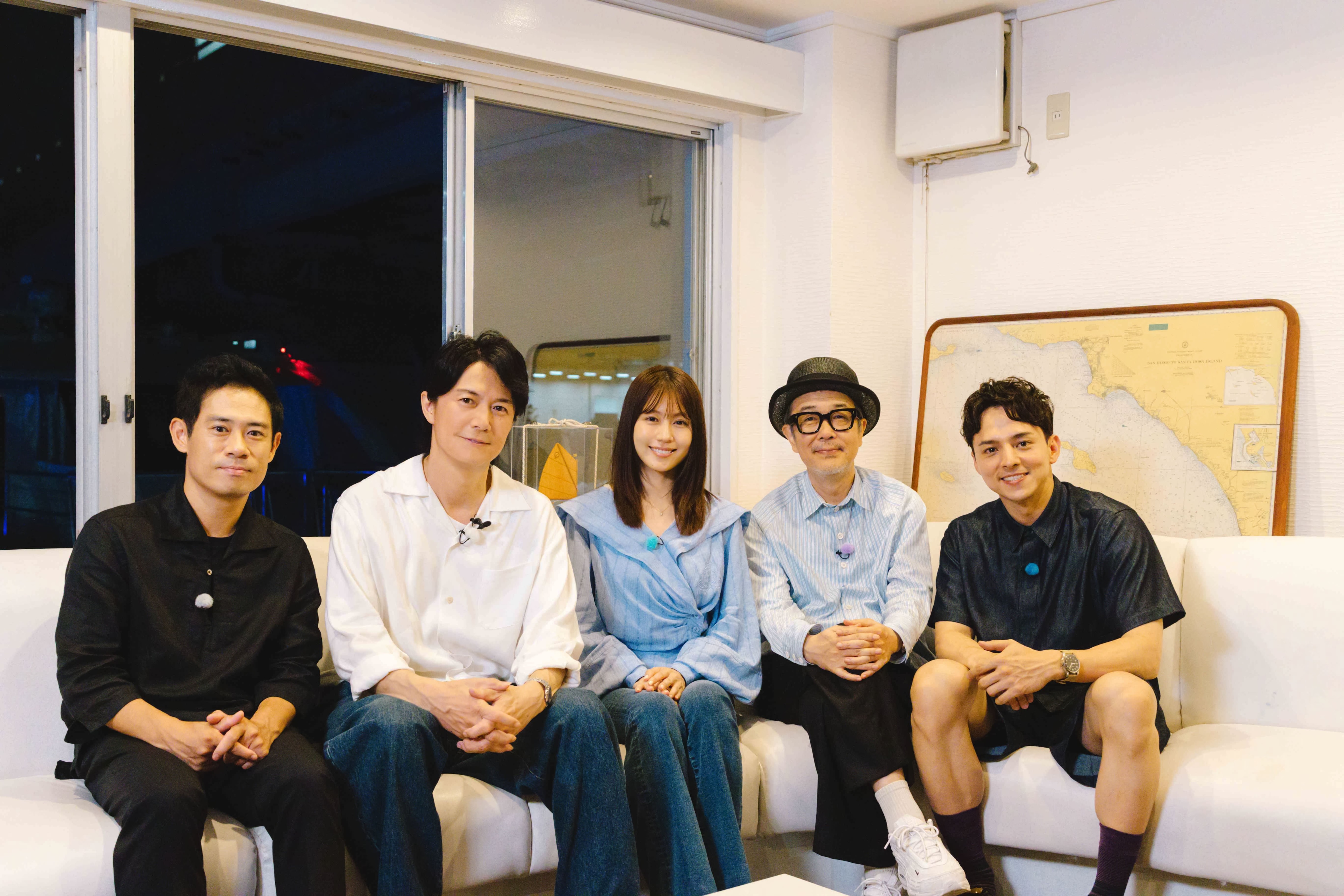 福山雅治が有村架純、伊藤淳史、満島真之介、リリー・フランキーと横浜