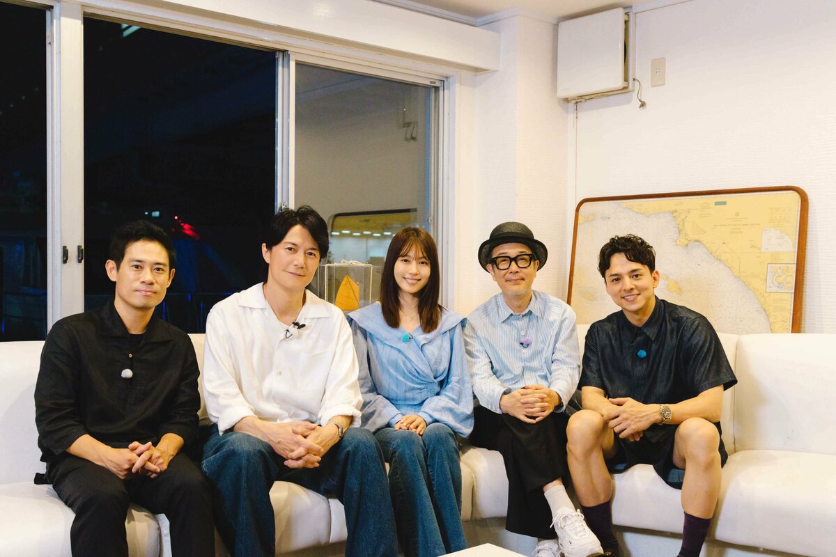 福山雅治が有村架純、伊藤淳史、満島真之介、リリー・フランキーと横浜