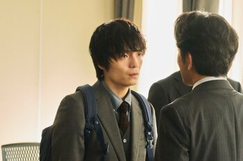 【場面写真追加】少女を誘拐した男が逮捕される！事件発覚時から様子のおかしい鴨居（岡山天音）の過去が明かされ…『さよならノワール』第9話予告