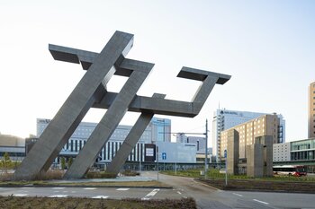 【金沢駅のあの作品も?!】「まちに出よう！作品めぐりバスツアー」受付開始｜10/17・18｜石川県立美術館の特別展「蓮田修吾郎 -世界を拓く窓」