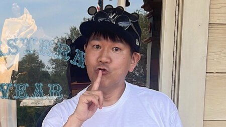 藤本敏史 10歳次女とのディズニー満喫ショット公開！トイ・ストーリーのコーデで次女とポーズを決める姿に「仲良し親子でうらやましい」の声