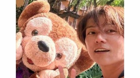 杉浦太陽 家族ハワイ旅行でディズニー満喫ショット公開！アロハシャツ姿のダッフィーとの写真や笑顔あふれる“アロハポーズ”姿に注目