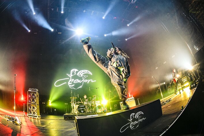 【画像11枚】「キャパ足りねぇよ！」堂々とトリを飾ったChevonのカリスマ性あふれるライブシーンを見る