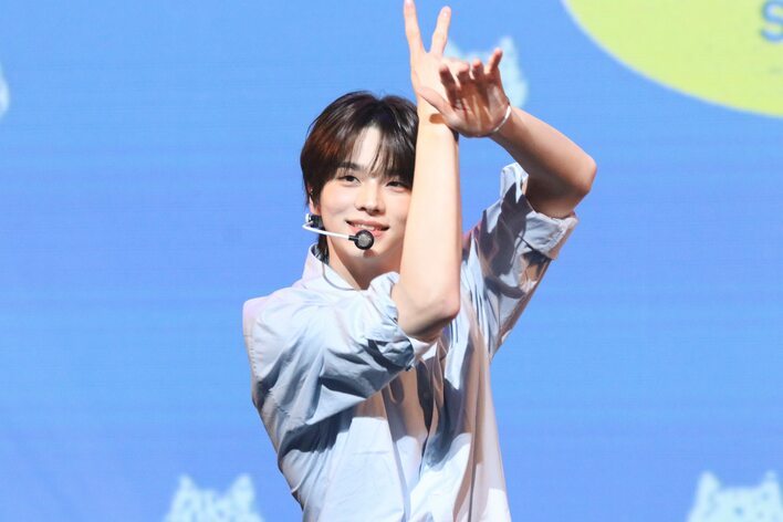 【写真89枚】「やばい♡」ファン悶絶のTWSの爽やかなパフォーマンスシーンを見る