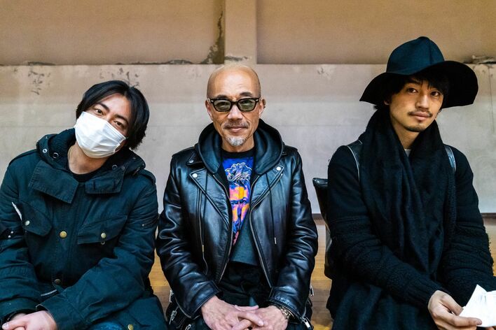 映画「ゾッキ」 竹中直人＆山田孝之＆齊藤工の3監督が揃ってクランクアップ！