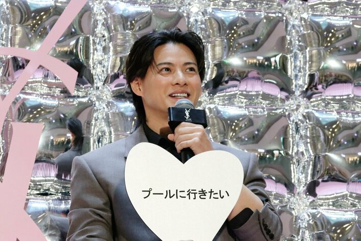 美品 SaintLaurent サンローラン ブローチ メタル 平野紫耀さん着用 美品 SaintLaurent サンローラン ブローチ メタル 平野紫耀さん