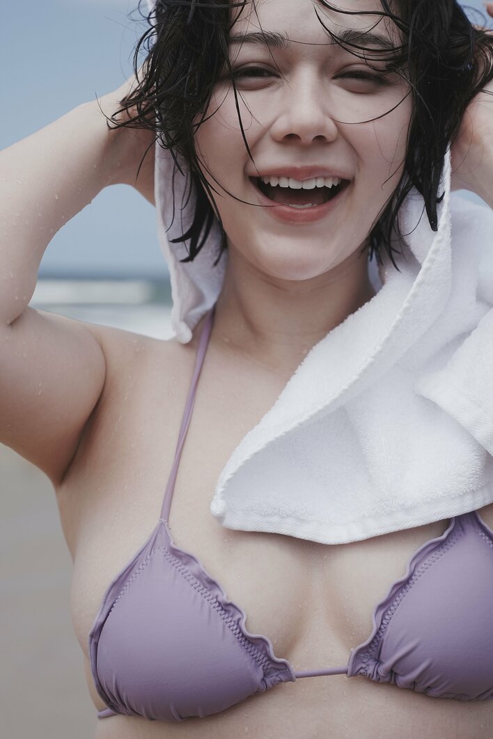 過去最大露出”で話題 村重杏奈 写真集のオフショットを公開！超ど