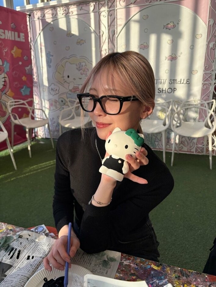 もう天才」NiziU MAYUKA 絵付けしたセンス抜群“オリジナルキティ”に